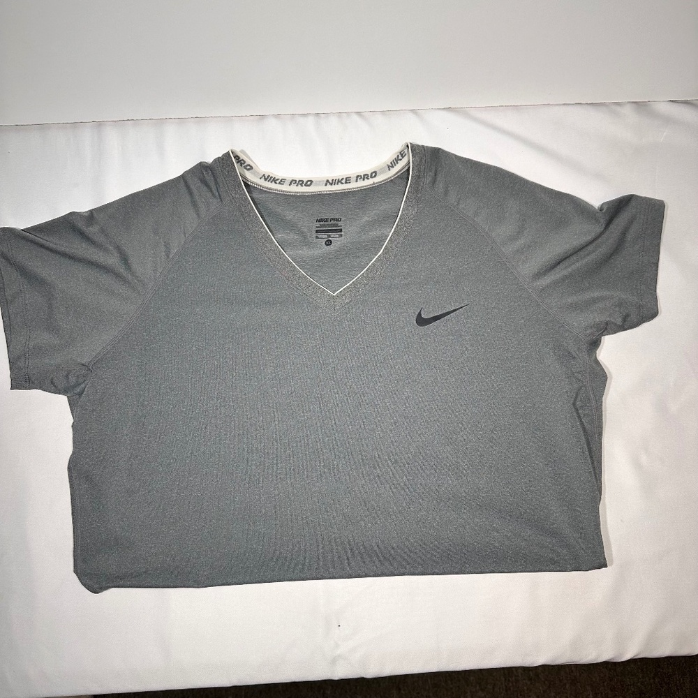 NIKE Pro Training Short Sleeve - Grey XL